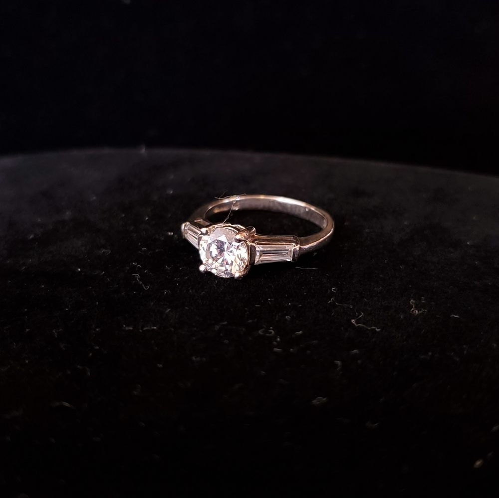 925 CZ Solitaire Ring Ross Simons Pretty Classic Size 6 Sparkling